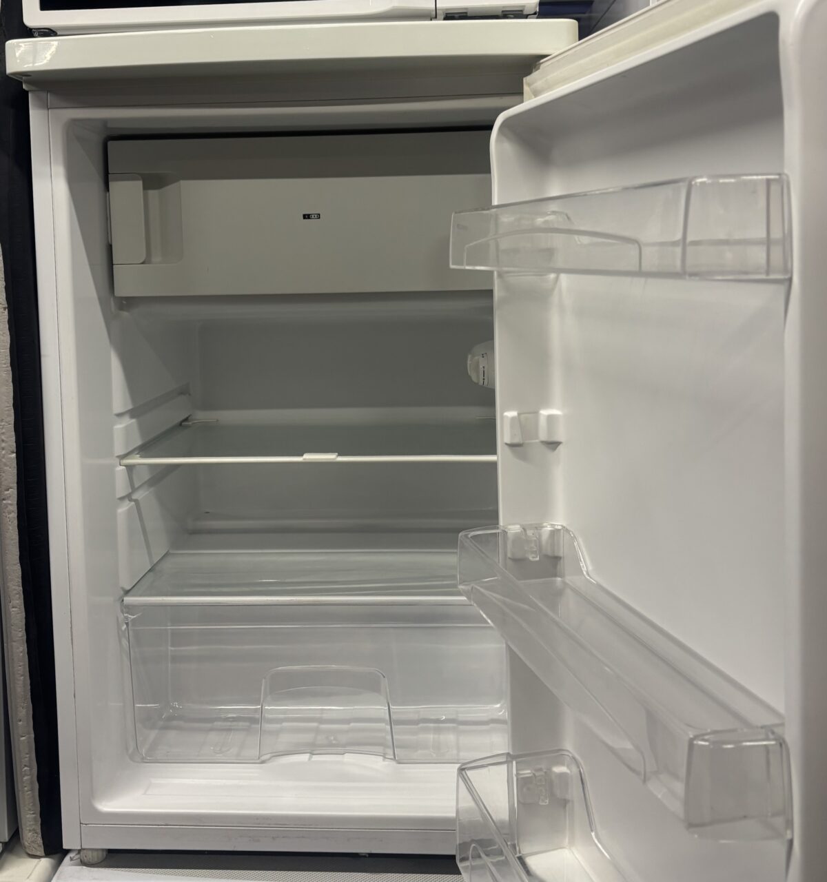 Candy Fridge with small freezer - Image 3