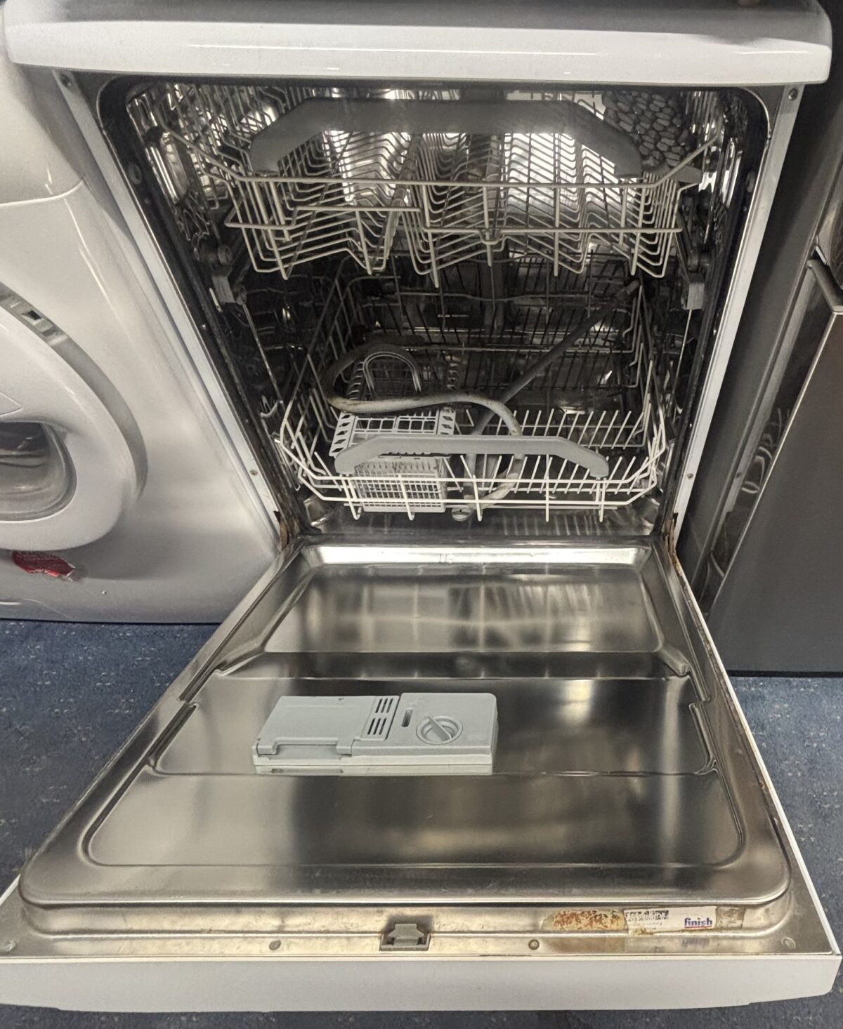 Hotpoint Dishwasher - Image 3
