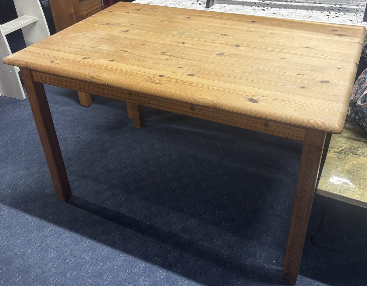 Kitchen/dinning table