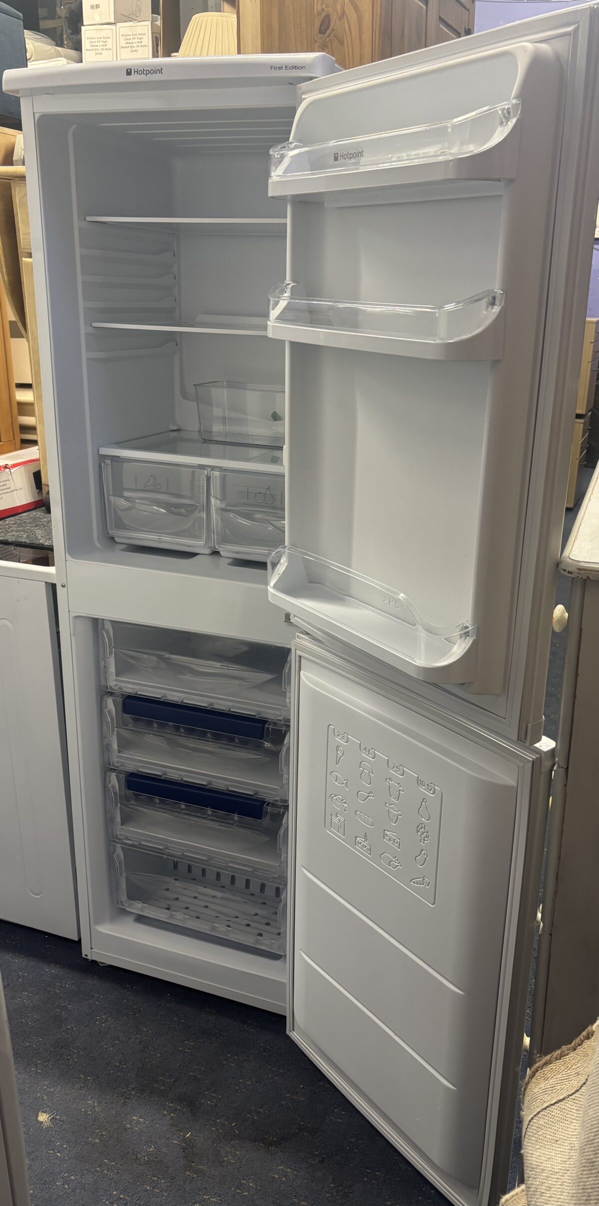 Hotpoint fridge freezer - Image 3
