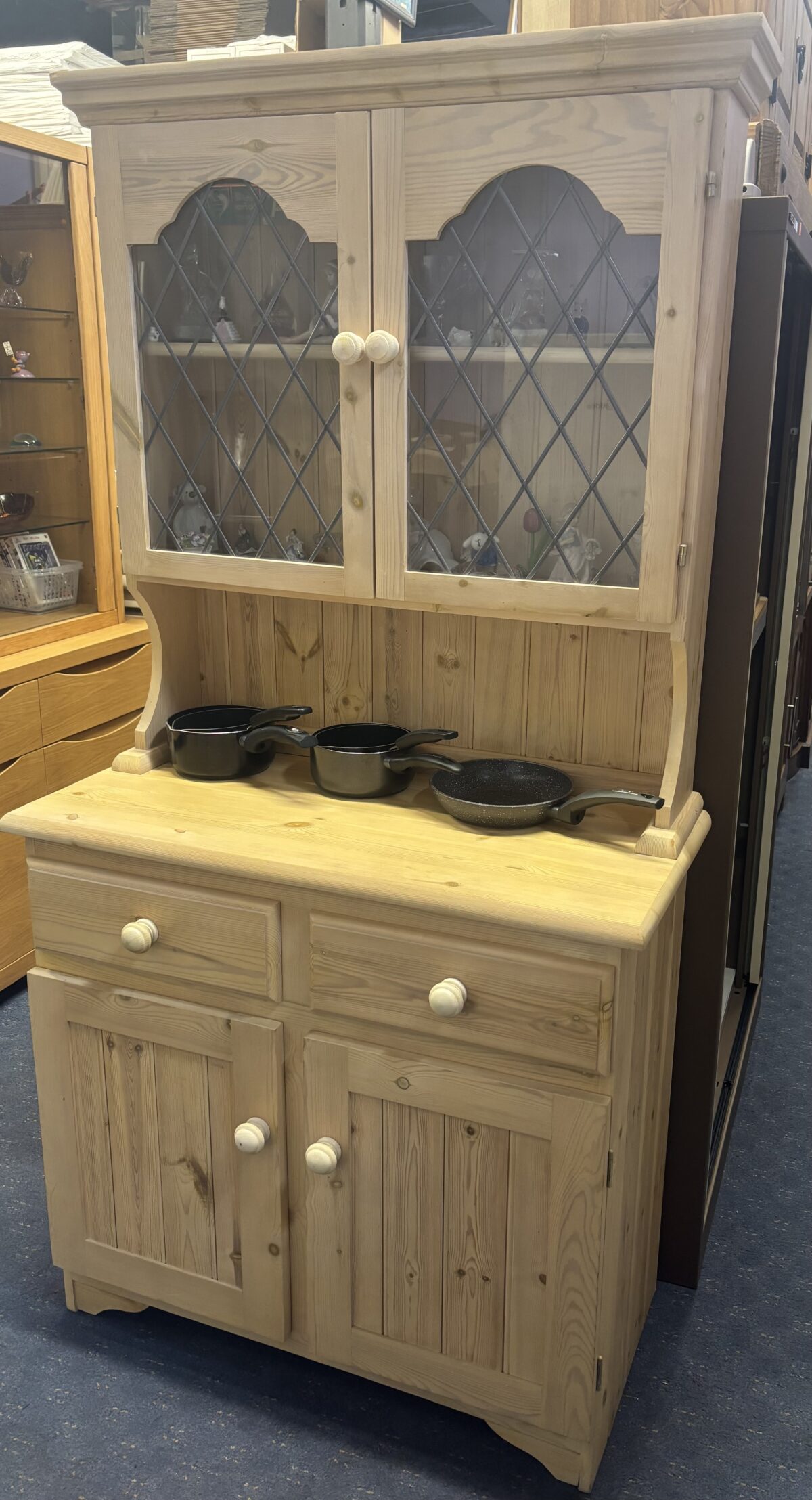 Pine dresser