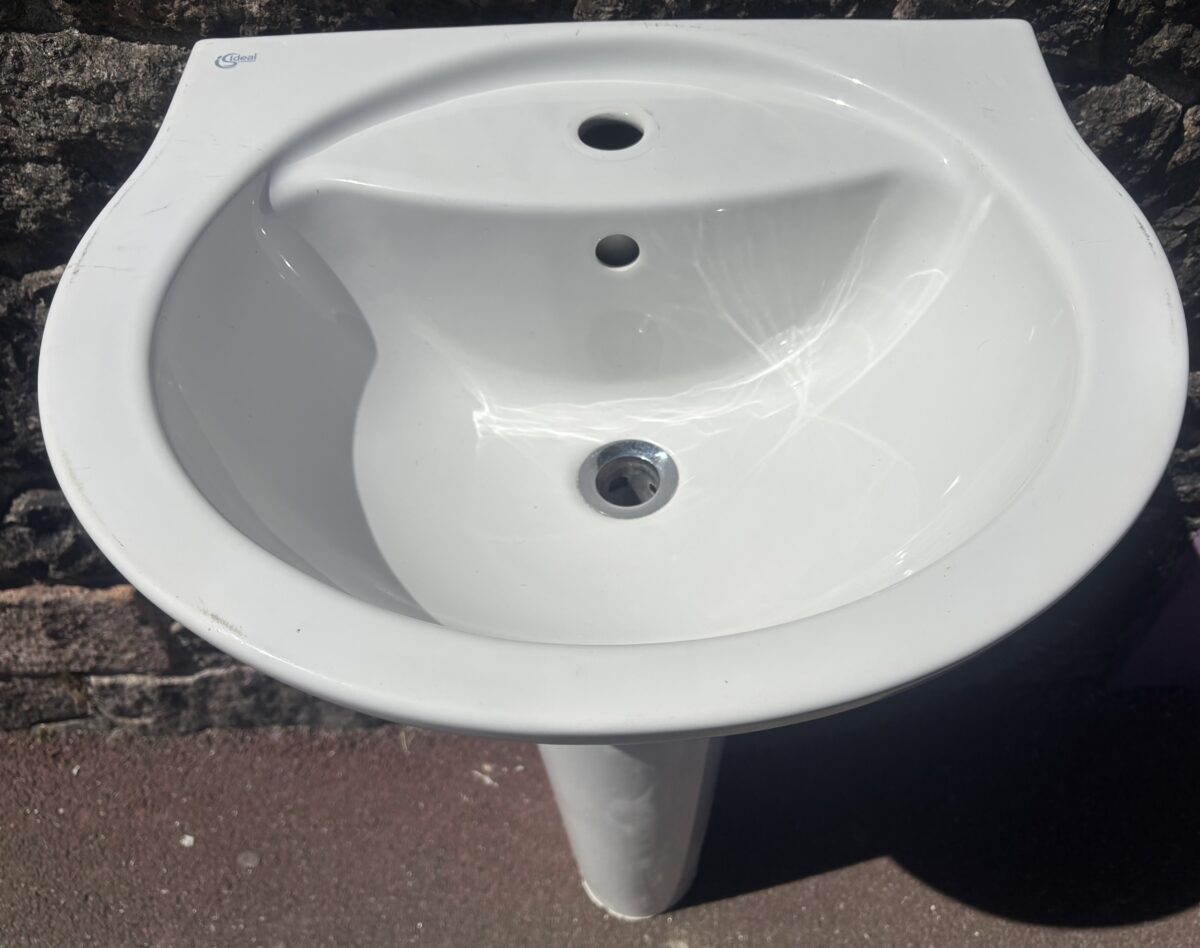 Bathroom basin & pedestal - Image 2
