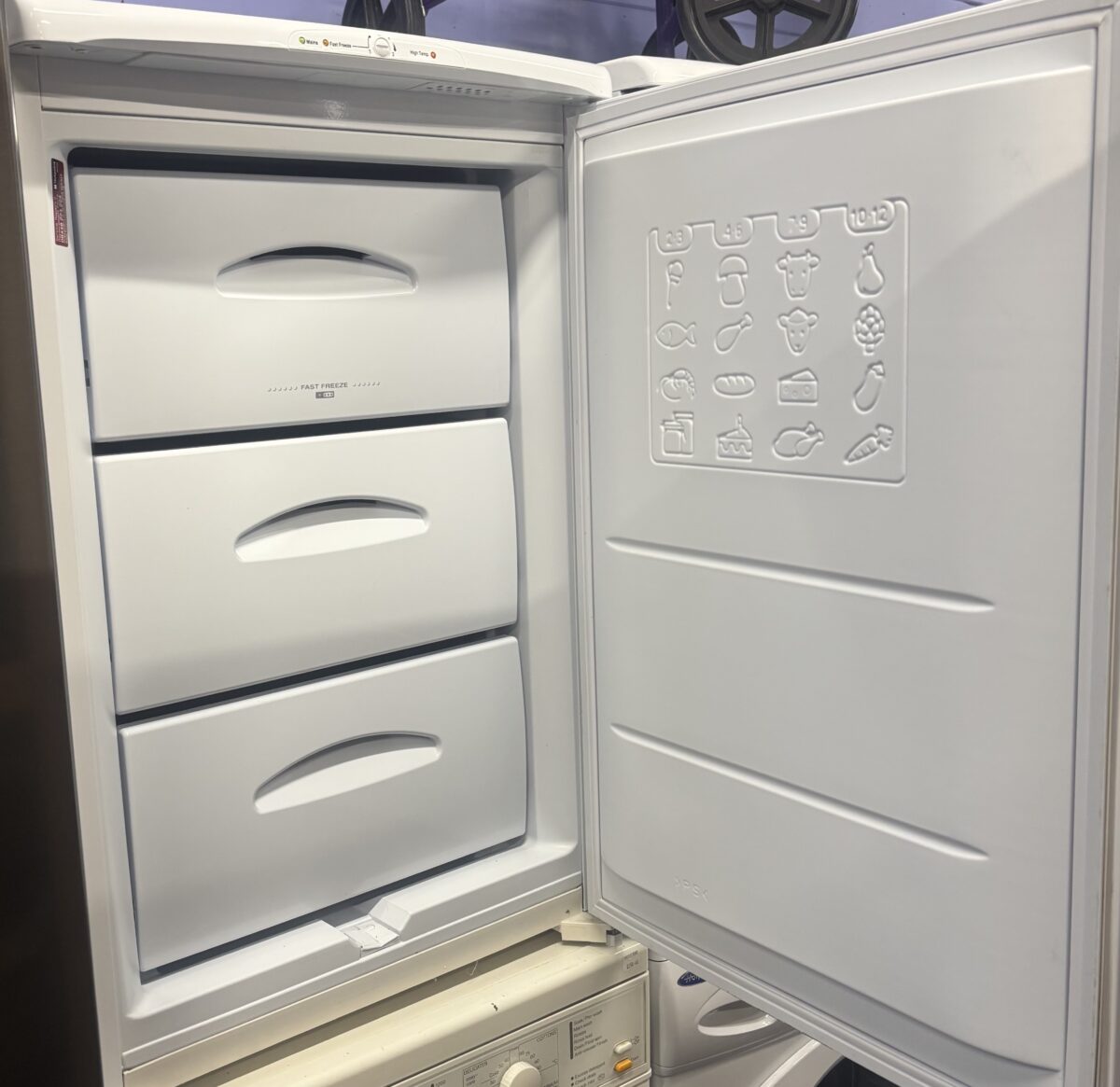 Hotpoint under counter freezer - Image 2