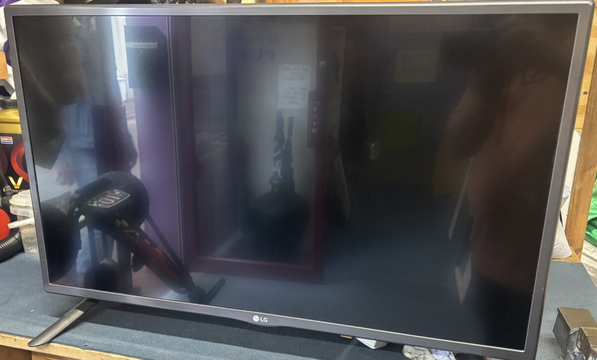 LG 32 inch smart TV