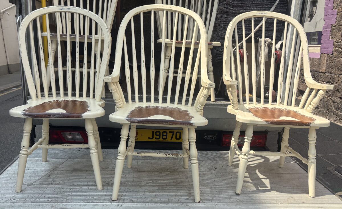 Laura Ashley table and 6 chairs - Image 2
