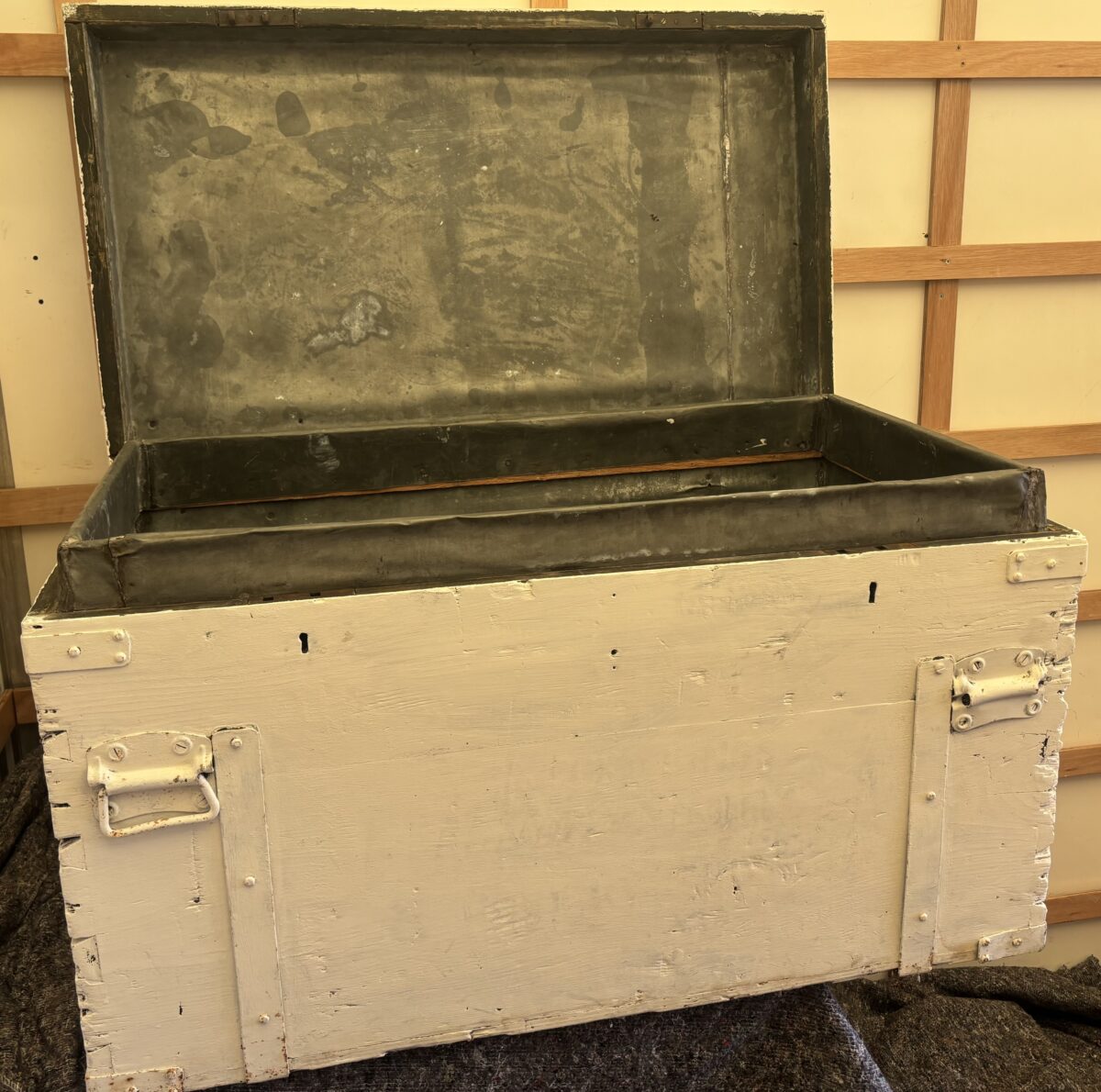Antique wooden trunk - Image 2