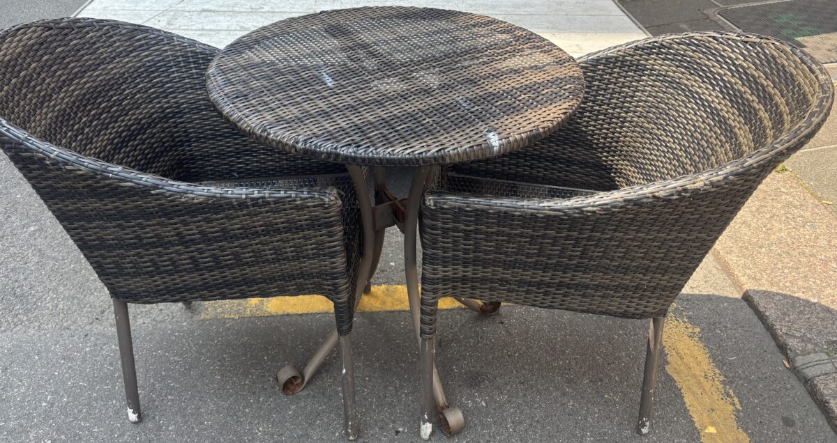 Garden table & 2 chairs - Image 2