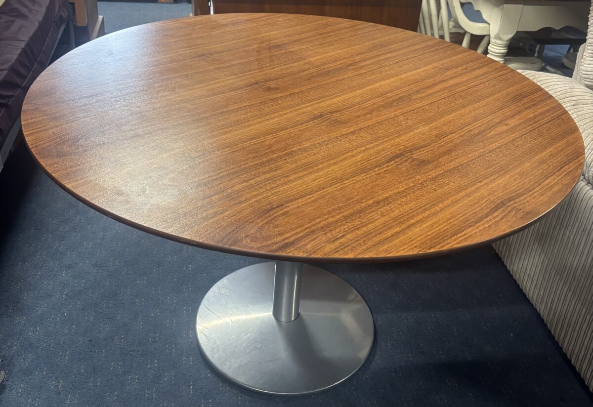 Round office table & 3 chairs