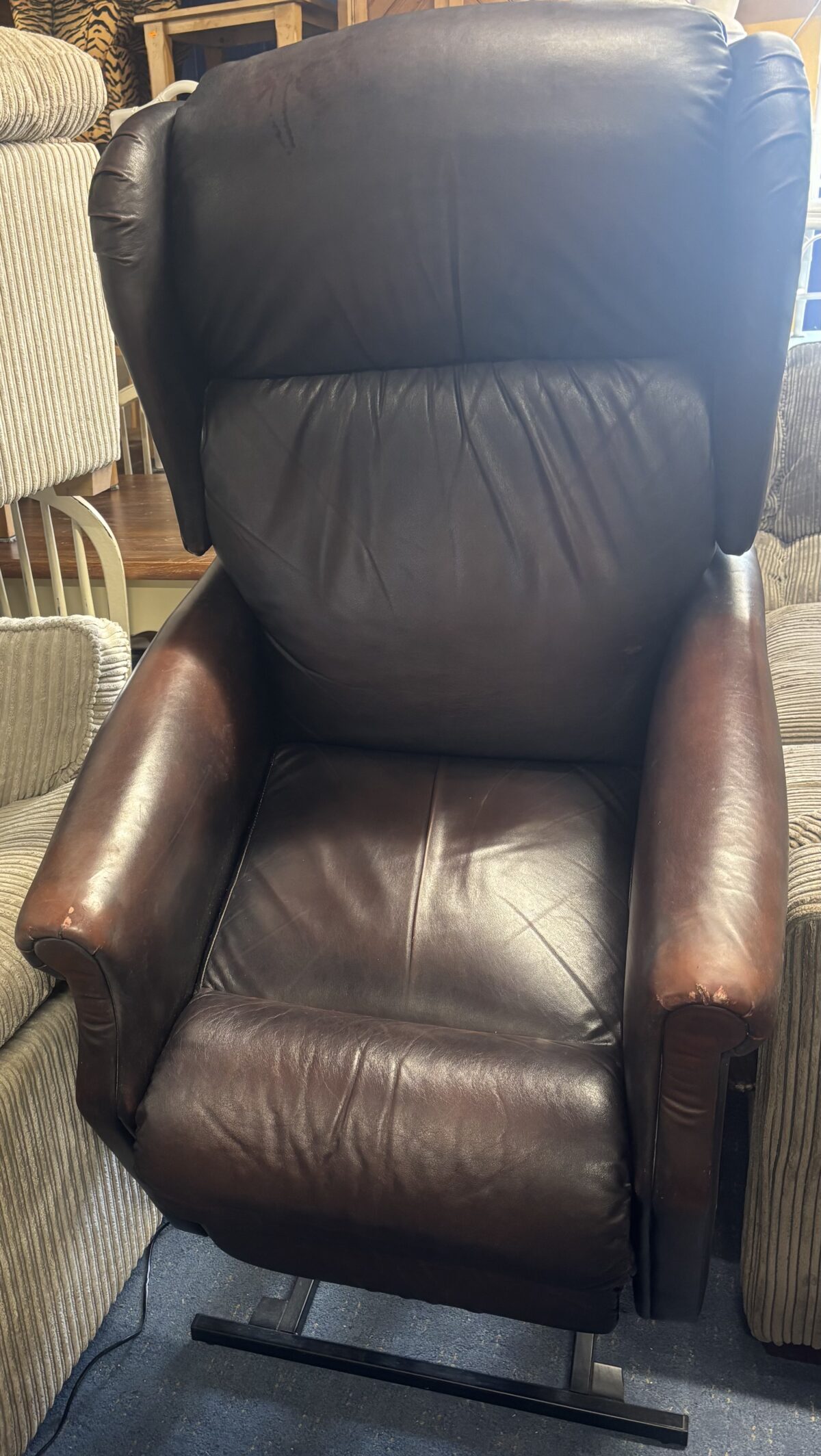 Riser and recliner armchair leather - Image 3