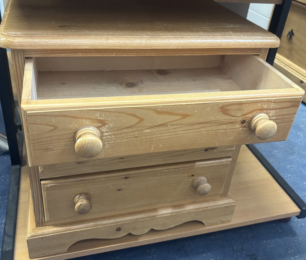 Bed side unit - Image 3