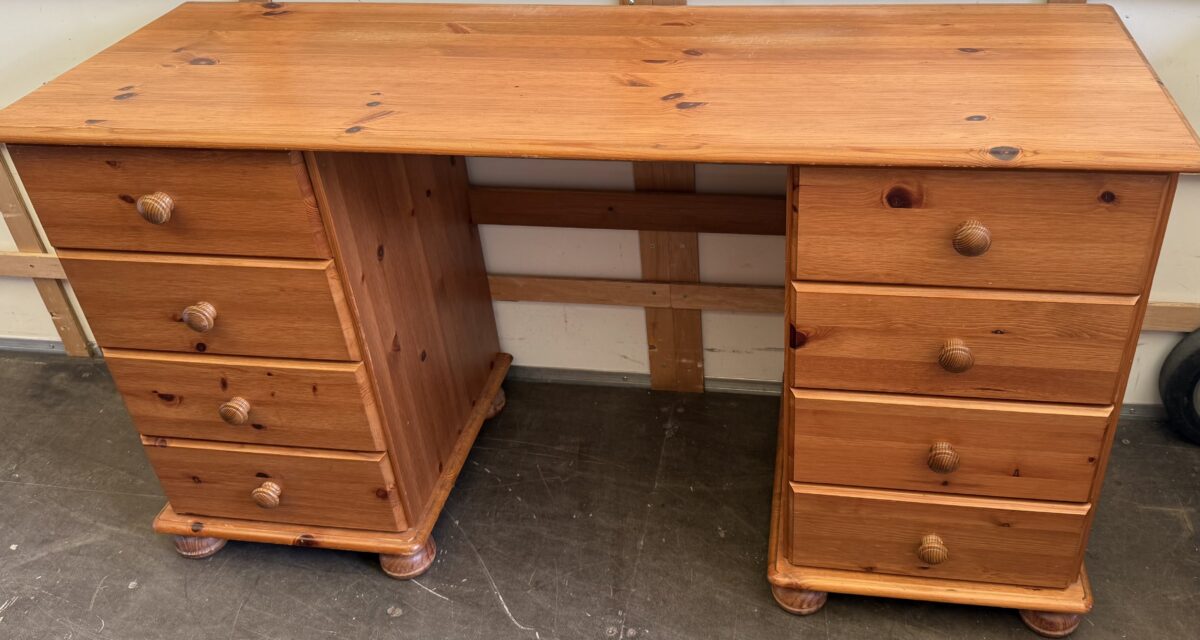 Pine dressing table