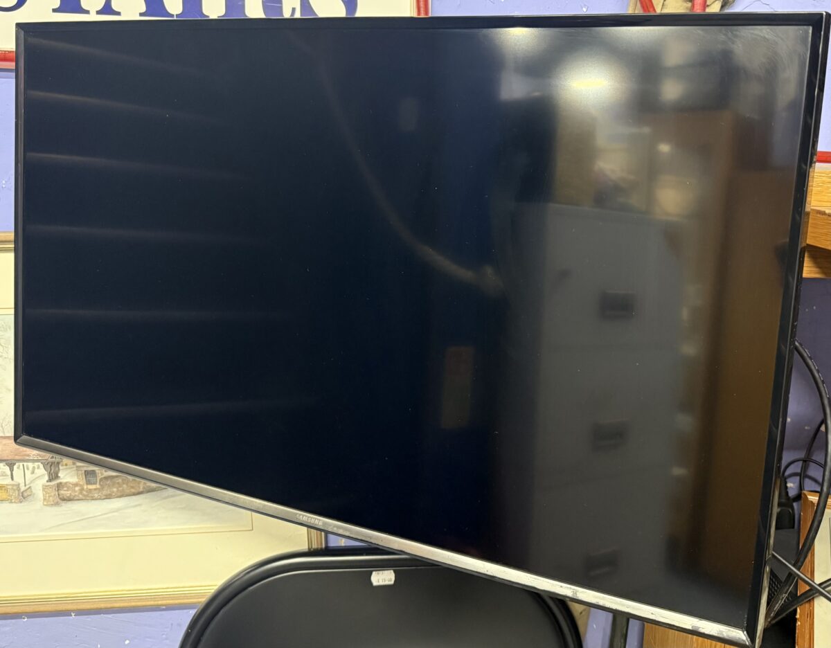 Samsung 32 inch smart TV - Image 3
