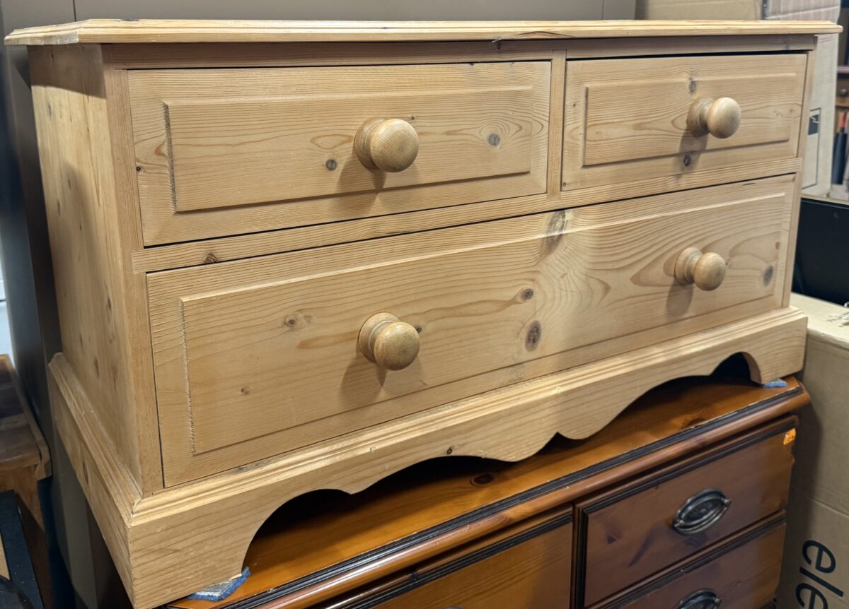 Pine chest of drawers 1x2