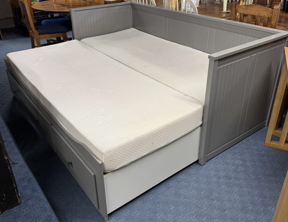 Day bed with 2 matress - Image 4