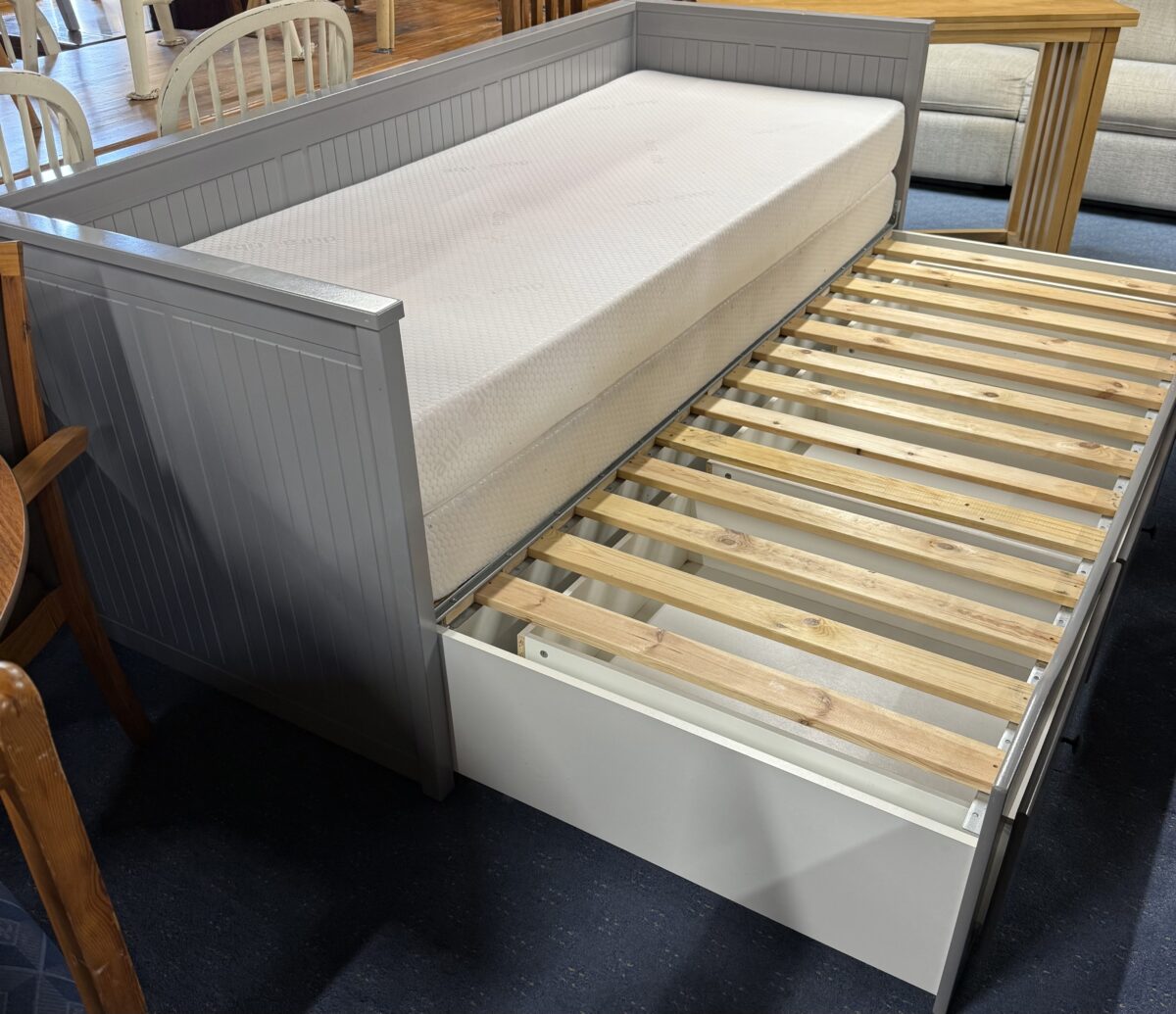 Day bed with 2 matress - Image 2