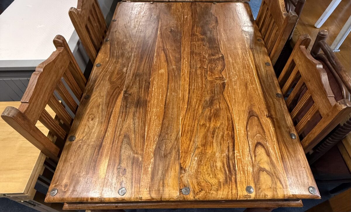 table &,4 chairs