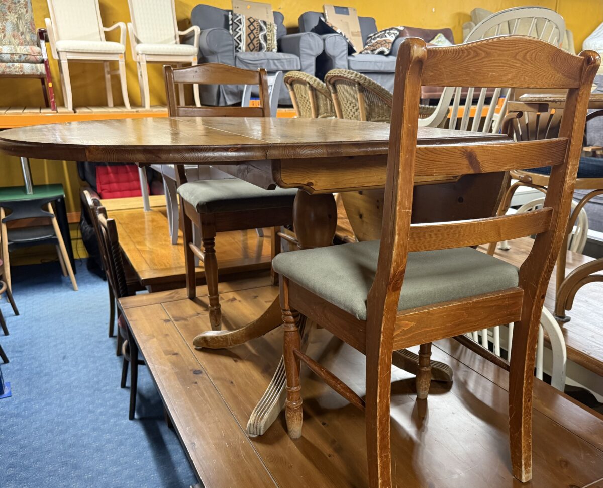 Pine drop leaf table & 4 chairs - Image 4