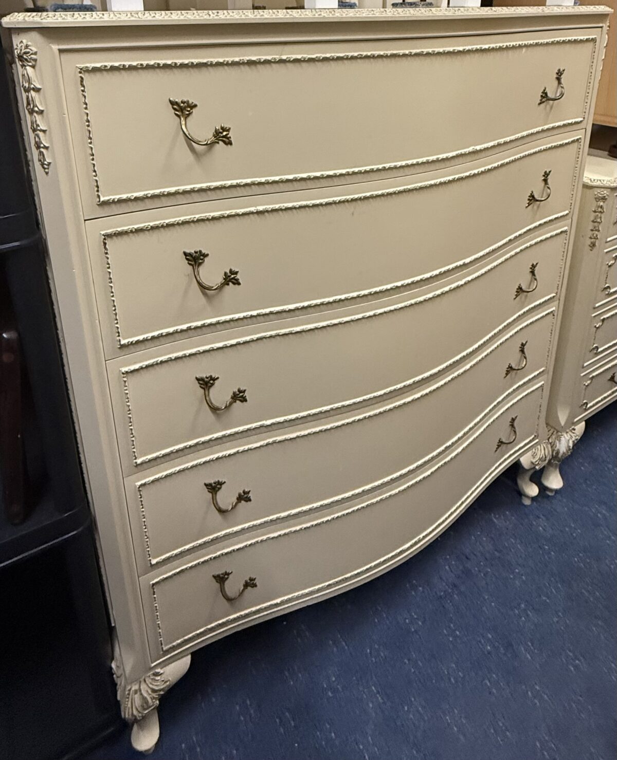 Mary Antoinette style chest of 5 drawers