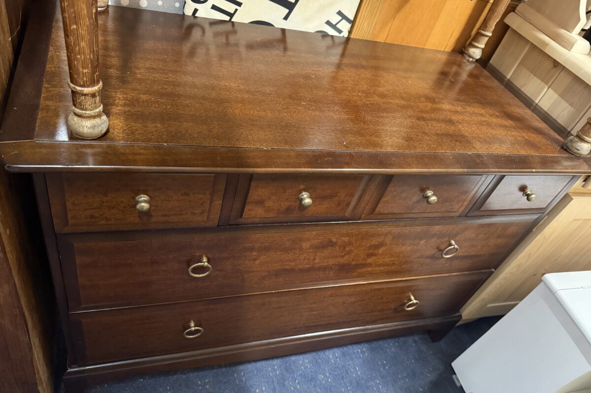 Stag minstrel chest of drawers