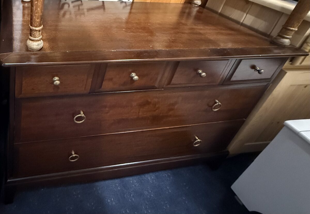 Stag minstrel chest of drawers - Image 3