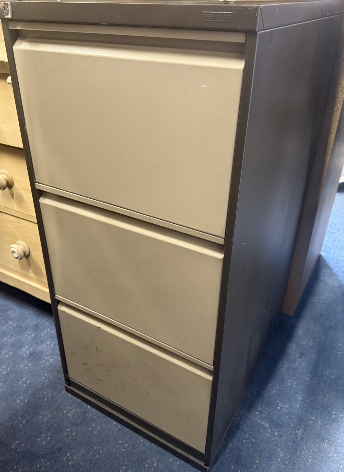 3 drawers filing cabinet